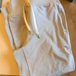 lululemon athletica light gray joggers - size 6 - 25 inseam